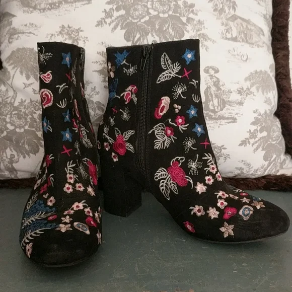 JustFab Shoes Justfab Floral Embroidery Ankle Boots 7 Poshmark